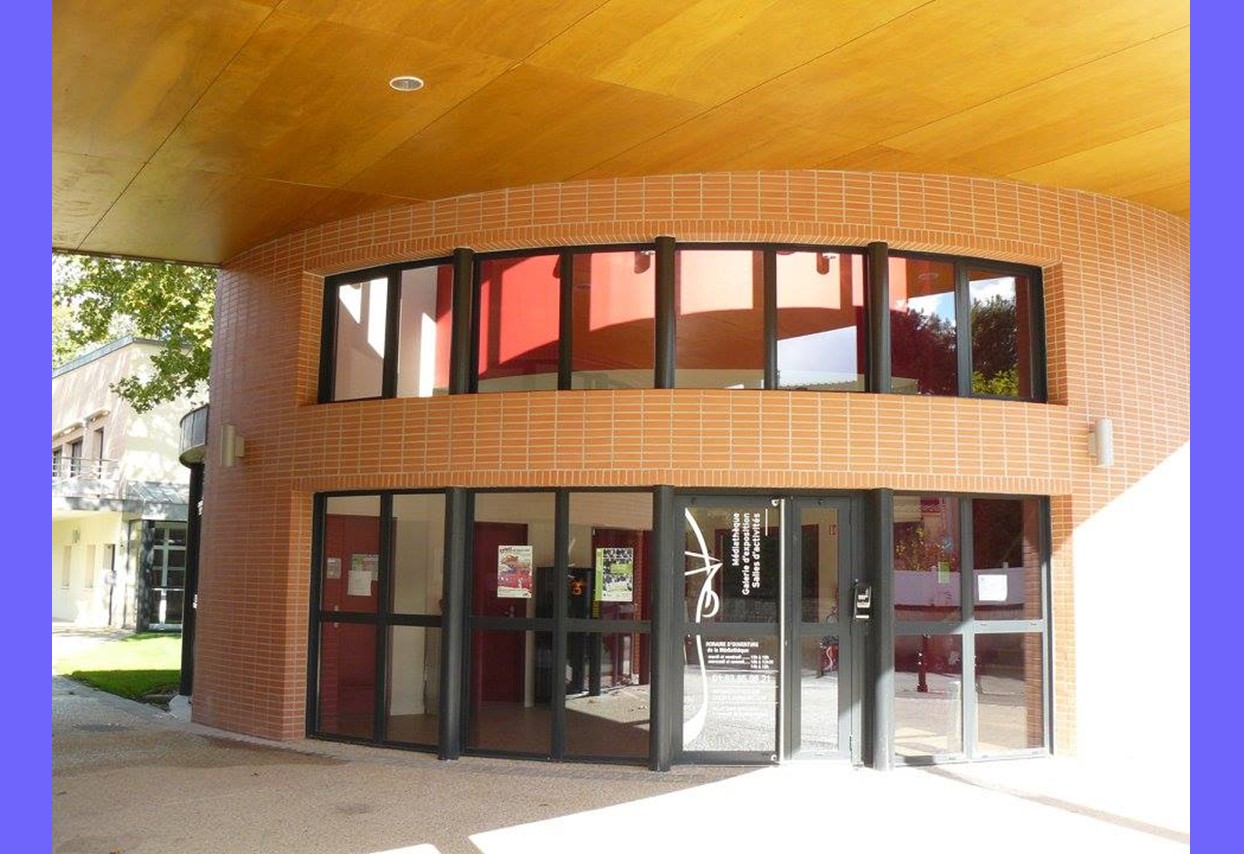 LA MEDIATHEQUE « La Canopée » Site de la commune de ChevryCossigny